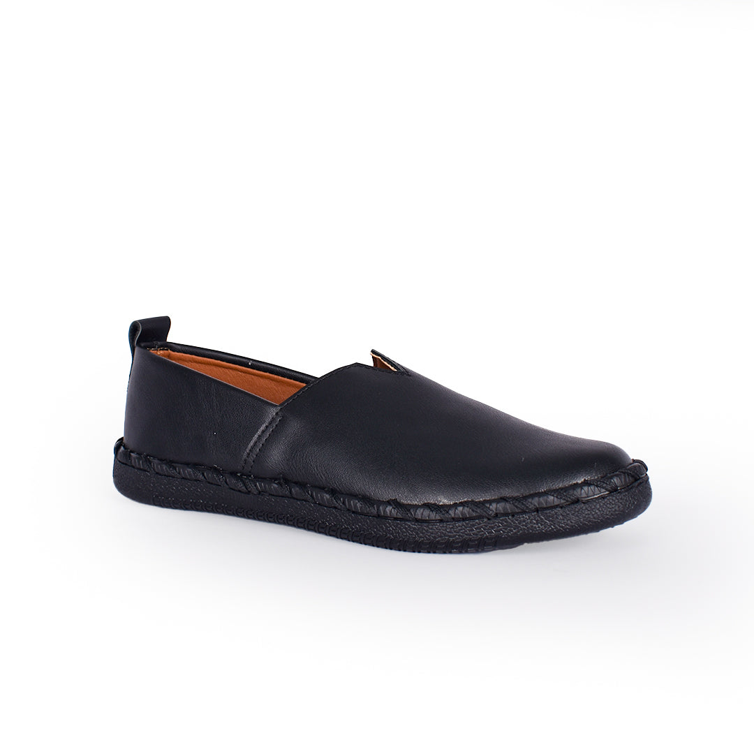 Alpargatas casual para hombre en cuero sintético, diseño slip on con suela flexible y liviana. Comodidad y estilo para uso diario en Colombia.