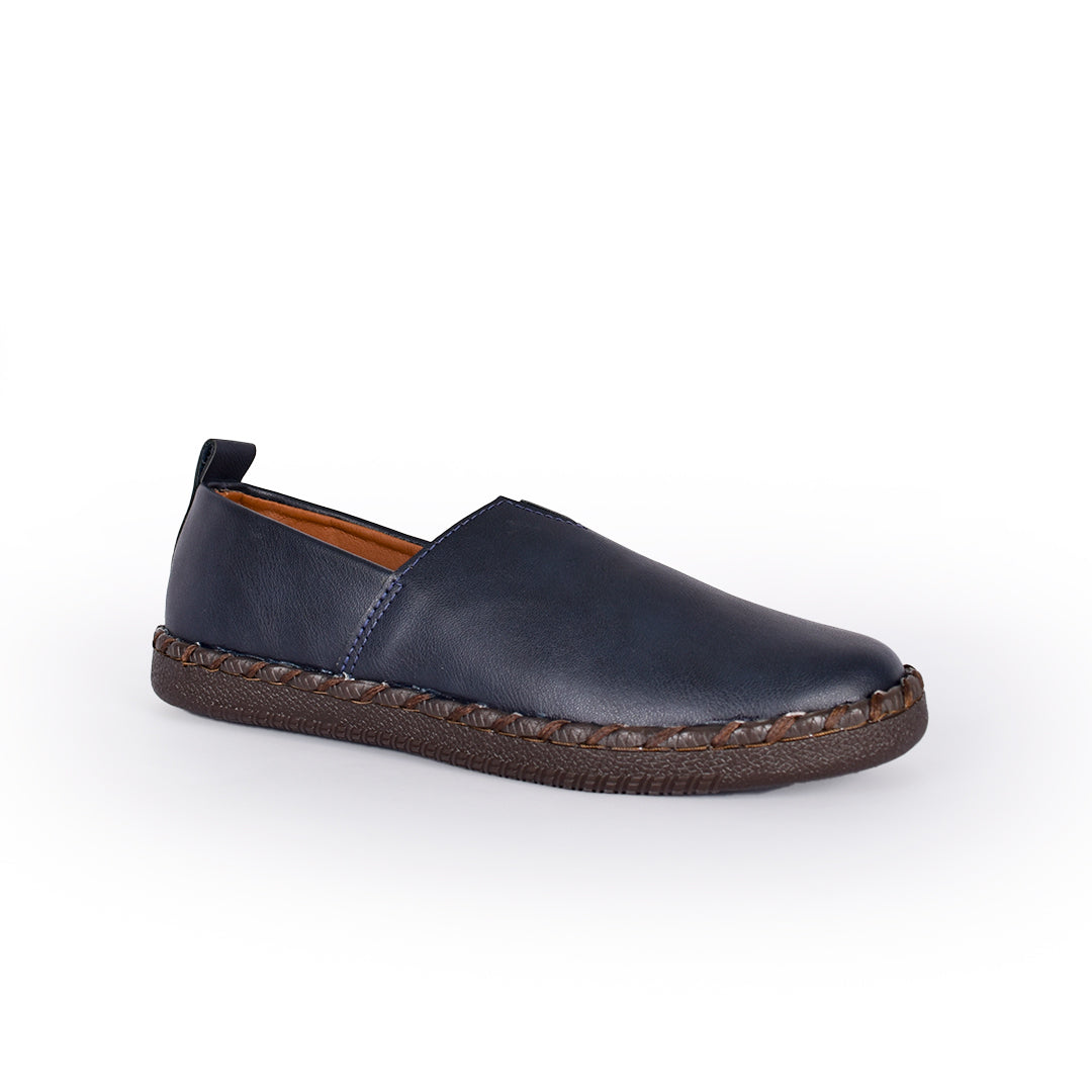 Alpargatas casual para hombre en cuero sintético, diseño slip on con suela flexible y liviana. Comodidad y estilo para uso diario en Colombia.
