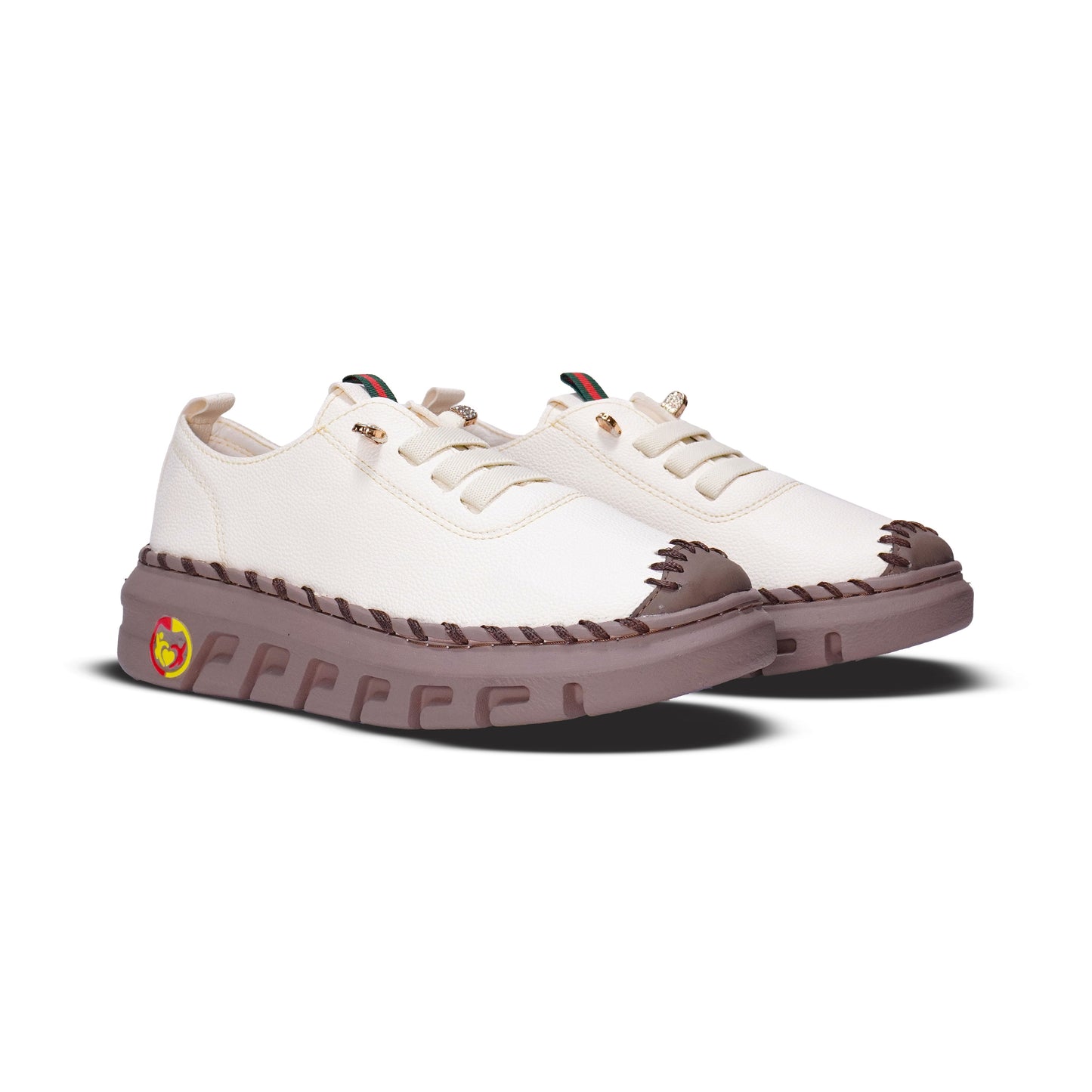 Mocasines OY casual en sintético beige y negro con suela spansor y plantilla anatómica. Cómodos, modernos y perfectos para uso diario en Colombia.