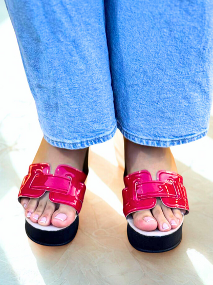 Sandalia plataforma Char para mujer con suela en expanso de 5.5 cm y plantilla acolchada. Moderna, cómoda y perfecta para cualquier ocasión en Colombia.