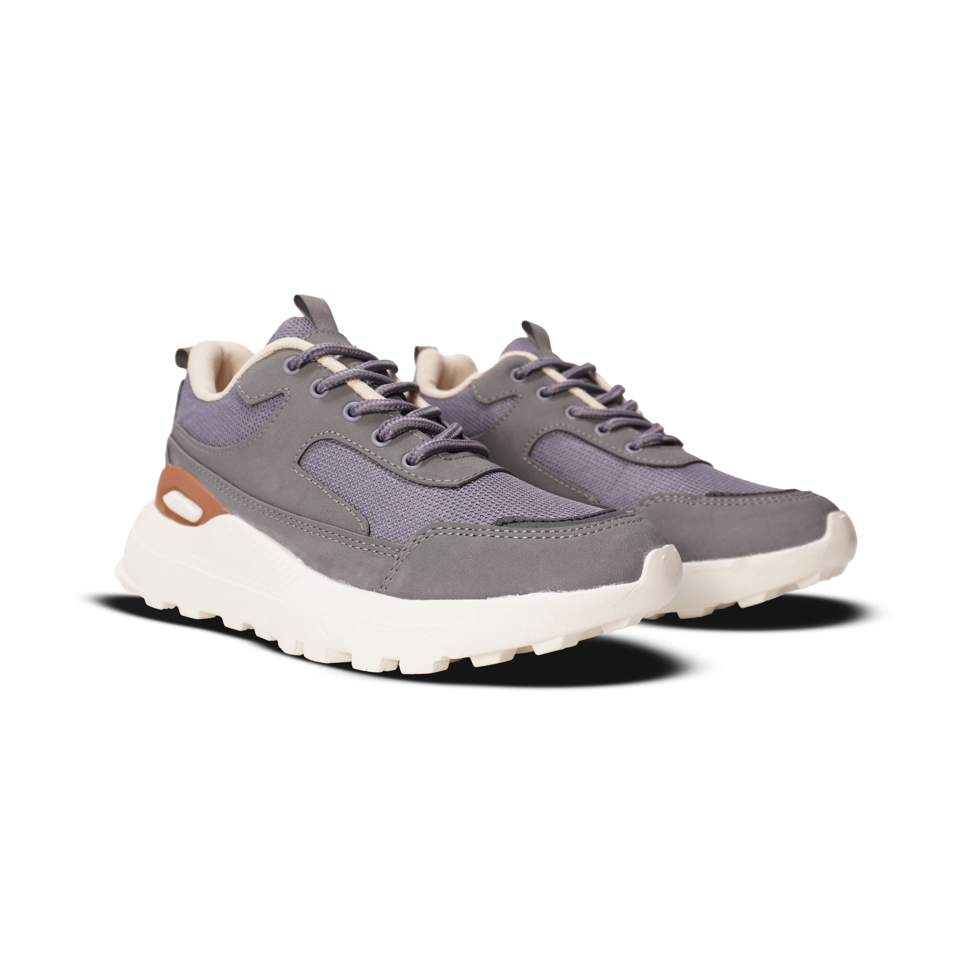 Tenis urbanos Kyron con suela gruesa antideslizante y diseño moderno en sintético y textil. Cómodos y versátiles para uso diario en Colombia.